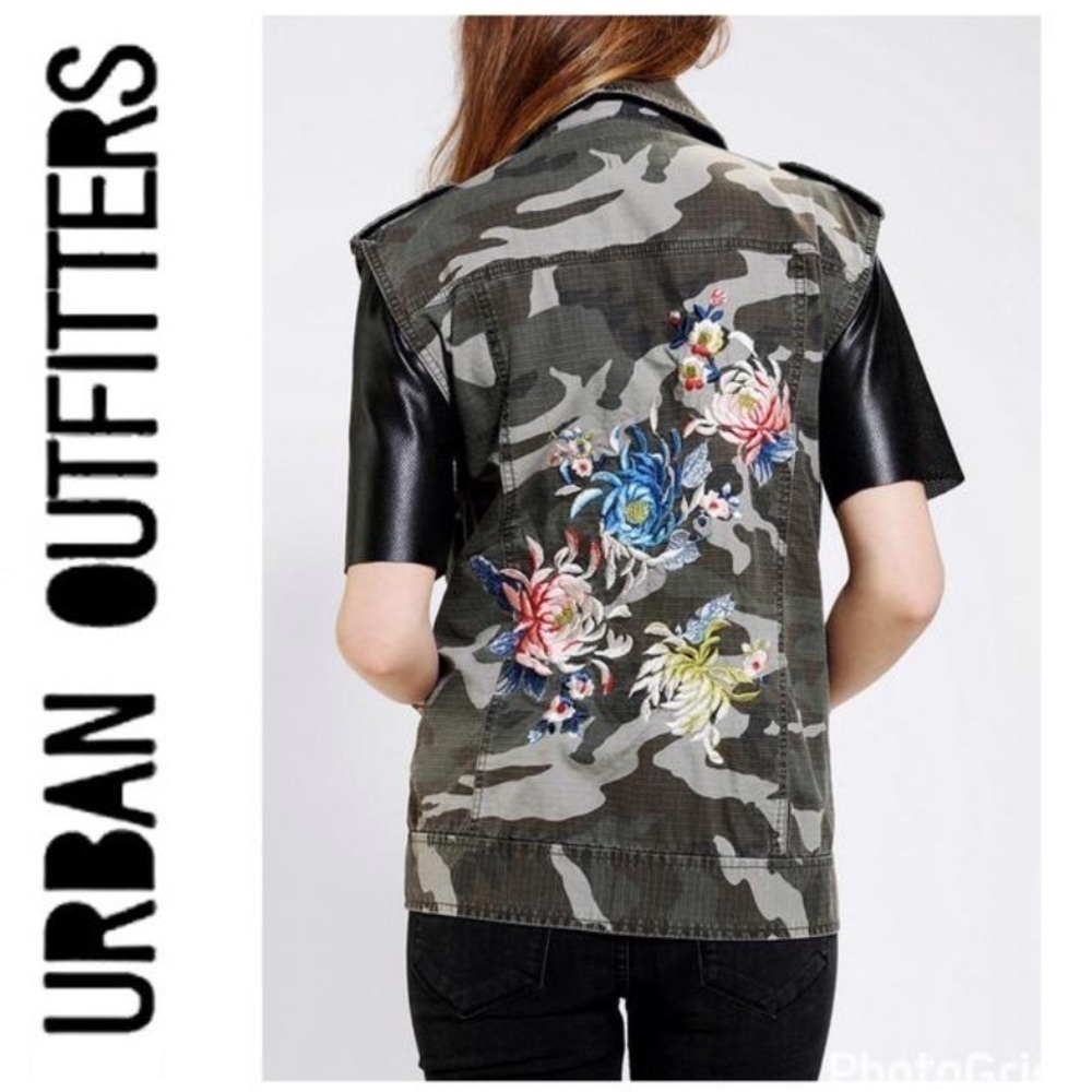 Silence + Noise Green UA Camo embroidered vest S